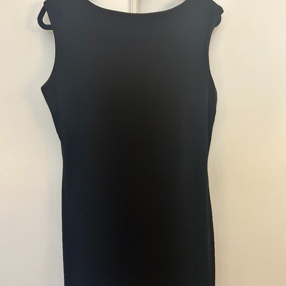 A black shift. - Picture 7 of 8